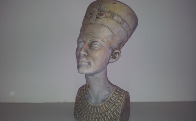 Néfertiti, grande femme royale d’Amenothep IV
